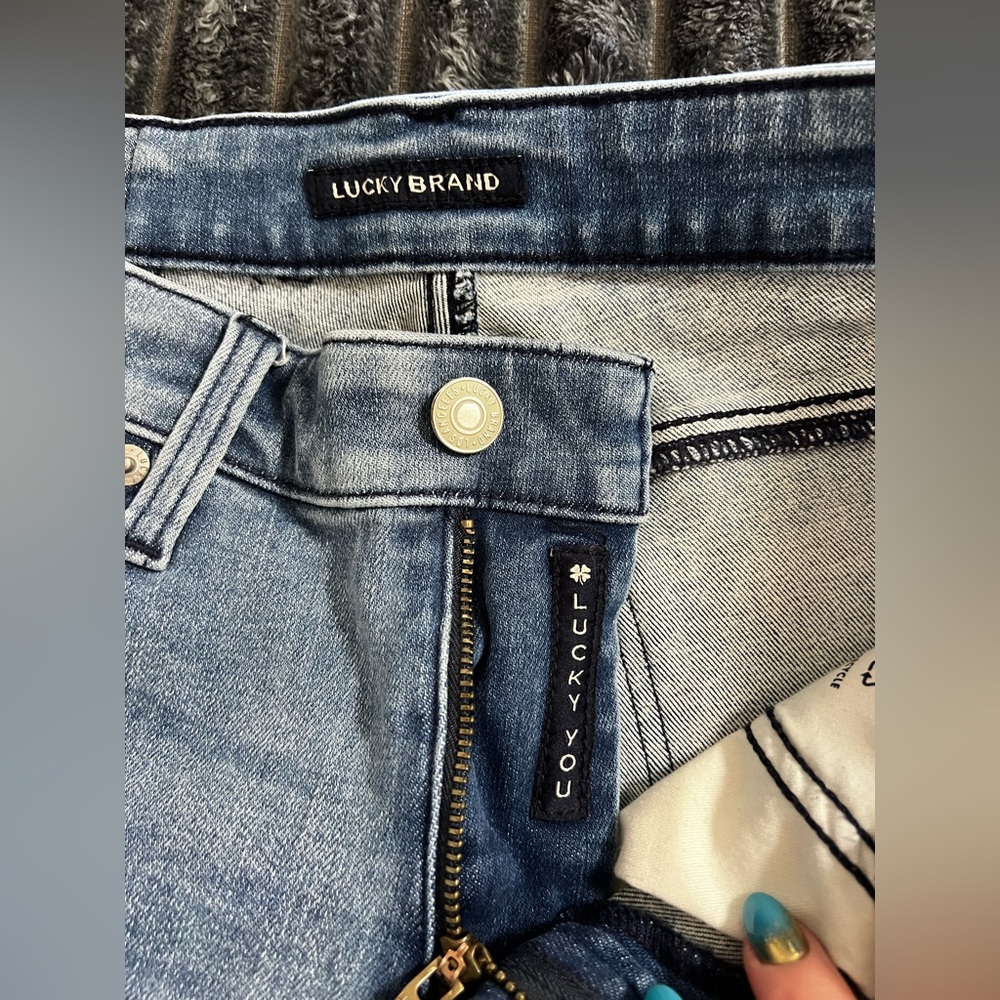 Lucky Brand Light Blue Midrise Straight Leg Jeans 8 - Picture 3 of 8